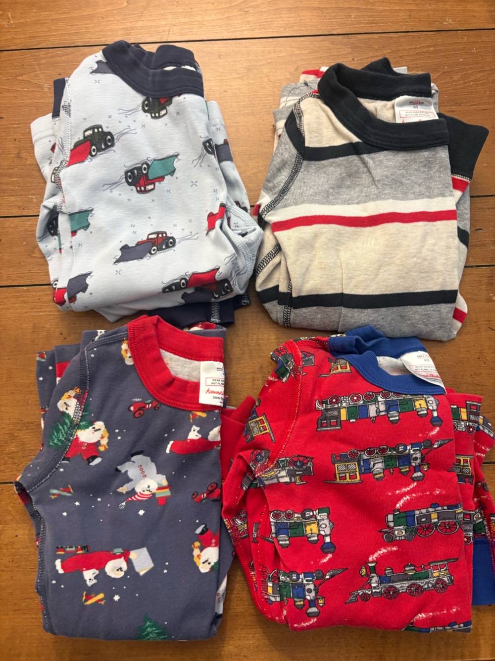 Bundle of 4 Hanna Andersson pajamas size 5
